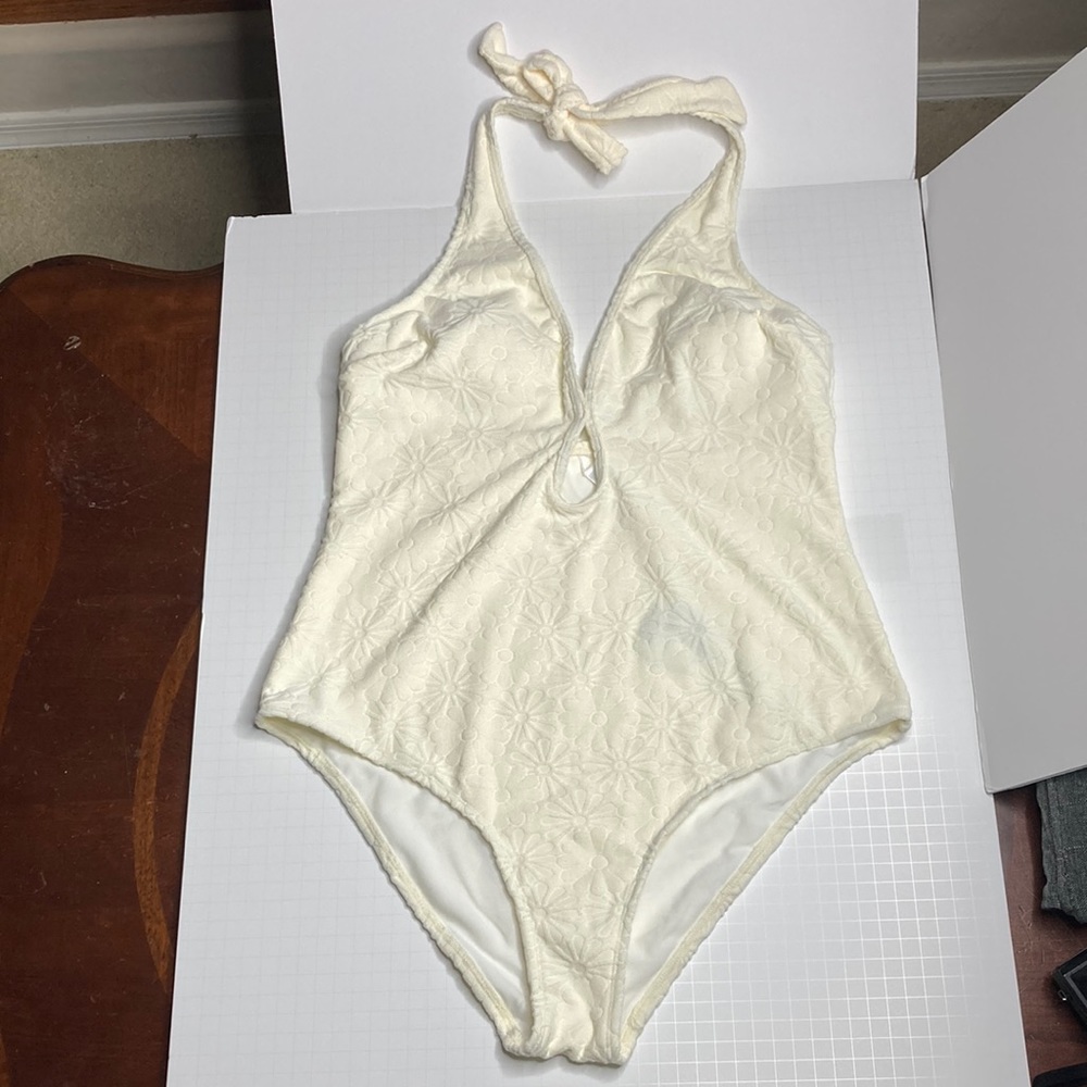 Cupshe 1 piece swim suit flower jacquard plunge halter. Removable cups,back tie.